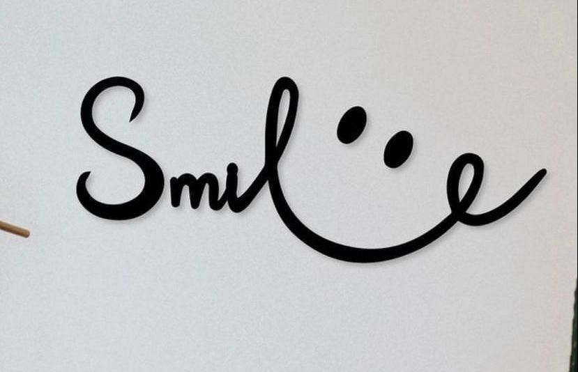 Elegant Smiley Wall Hanging